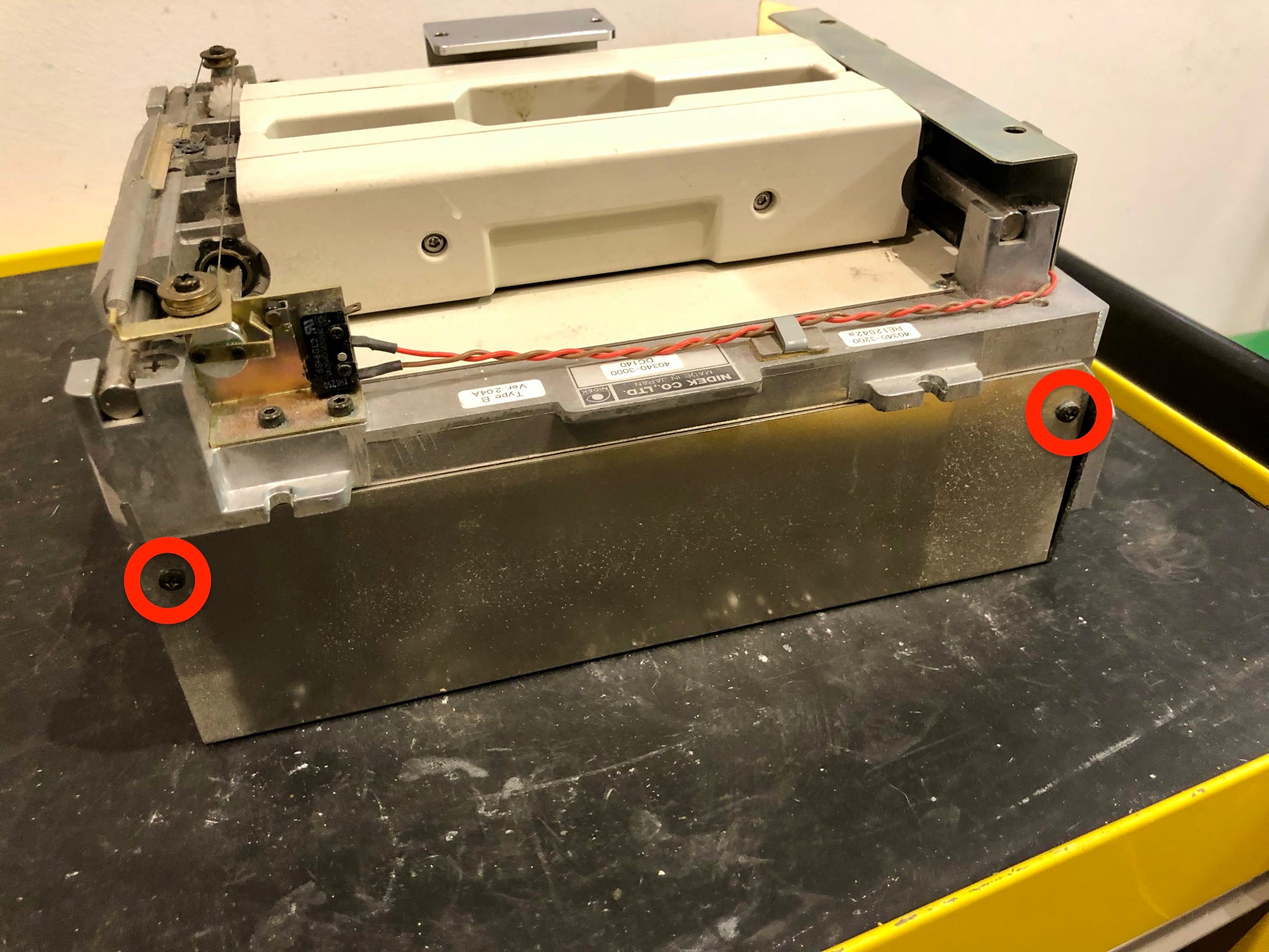 Tornillo carcasa trasera tracer
